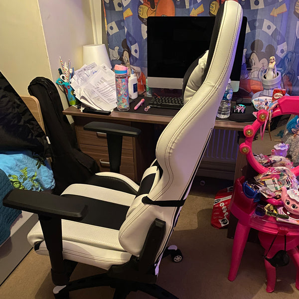 Review By Mary - Comfortable Gaming Chair